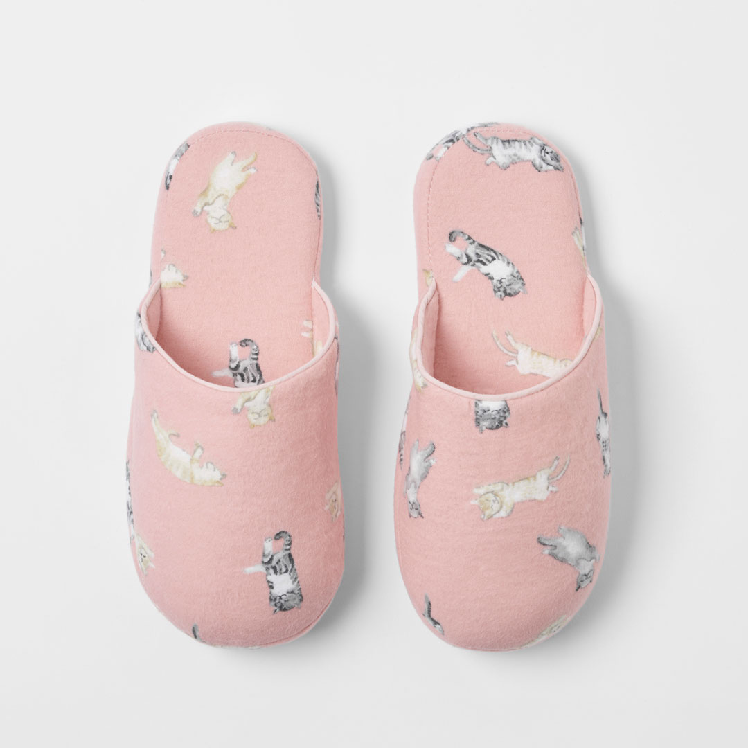 SLEEPY CATS Flannel Slippers |Bed Bath N' Table